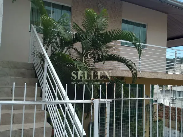 Casa com 270m² 4 quartos e 2 banheiros, à venda, no bairro Ariribá em Balneário Camboriú