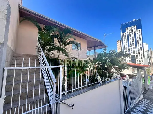 Casa com 270m² 4 quartos e 2 banheiros, à venda, no bairro Ariribá em Balneário Camboriú
