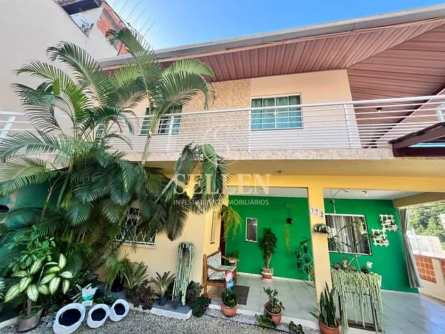 Casa com 270m² 4 quartos e 2 banheiros, à venda, no bairro Ariribá em Balneário Camboriú