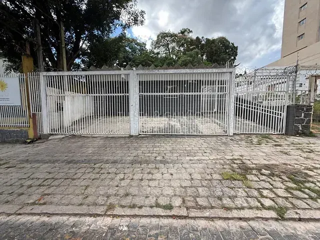 Casa com 450m², à venda, no bairro Centro Cívico em Curitiba