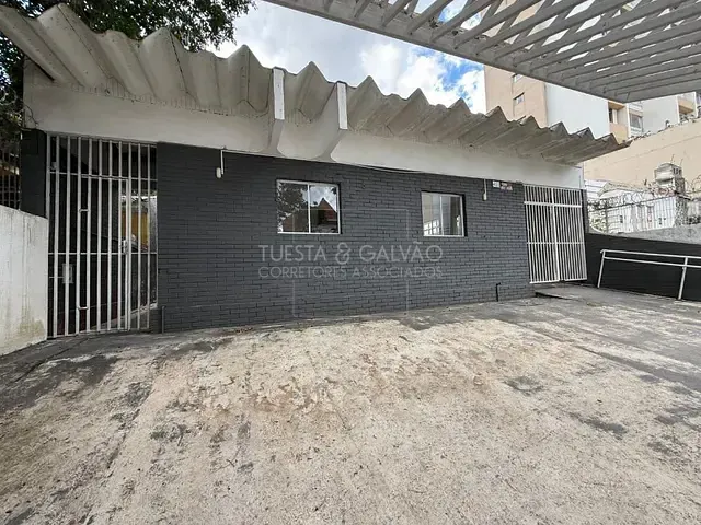 Casa com 450m², à venda, no bairro Centro Cívico em Curitiba