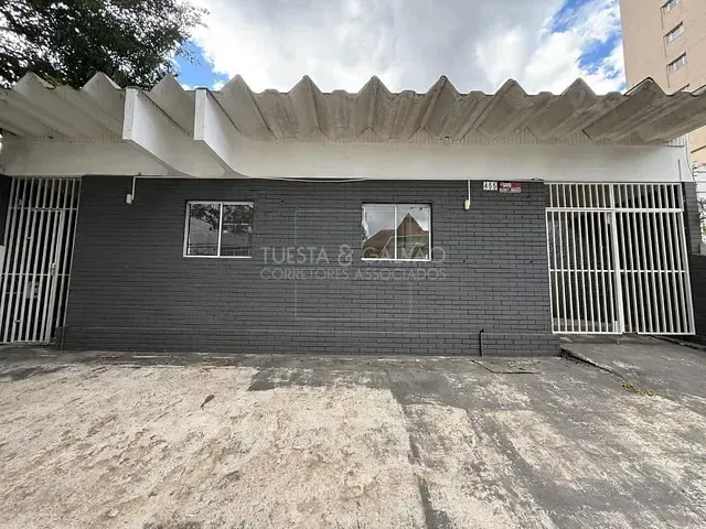 Casa com 450m², à venda, no bairro Centro Cívico em Curitiba