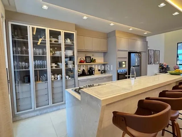 Casa 4 quartos e 4 banheiros, para alugar, no bairro Jardim Tarobá em Cambé