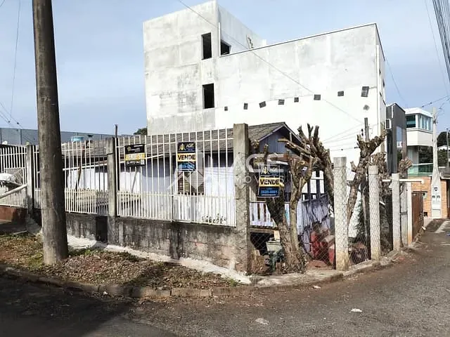 Casa 2 quartos e 1 banheiro, à venda, no bairro Centro em Erechim