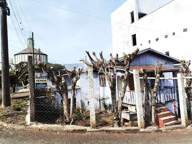 Casa 2 quartos e 1 banheiro, à venda, no bairro Centro em Erechim