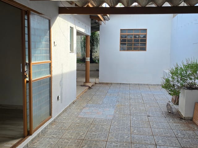 Casa com 300m² 3 quartos e 2 banheiros, à venda, no bairro JARDIM LAS VEGAS em Ibiporã
