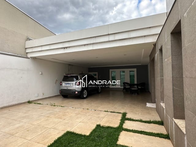 Casa com 750m², para alugar, no bairro Centro em Apucarana