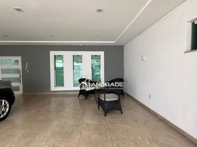 Casa com 750m², para alugar, no bairro Centro em Apucarana