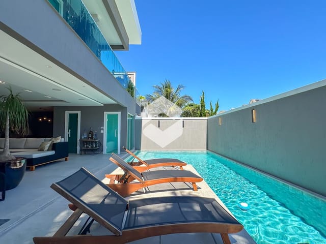 Casa com 400m² 4 quartos e 8 banheiros, à venda, no bairro Recreio dos Bandeirantes em Rio de Janeiro
