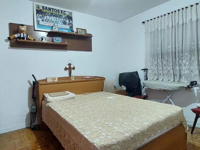 Casa 2 quartos e 1 banheiro, à venda ou para alugar, no bairro Vila Eldízia em Santo André