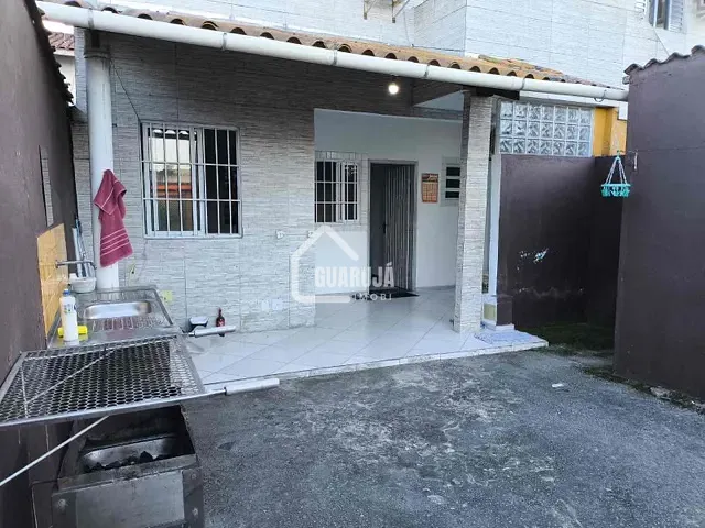 Casa com 60m² 2 quartos e 2 banheiros, para alugar, no bairro Vila Santo Antônio em Guarujá