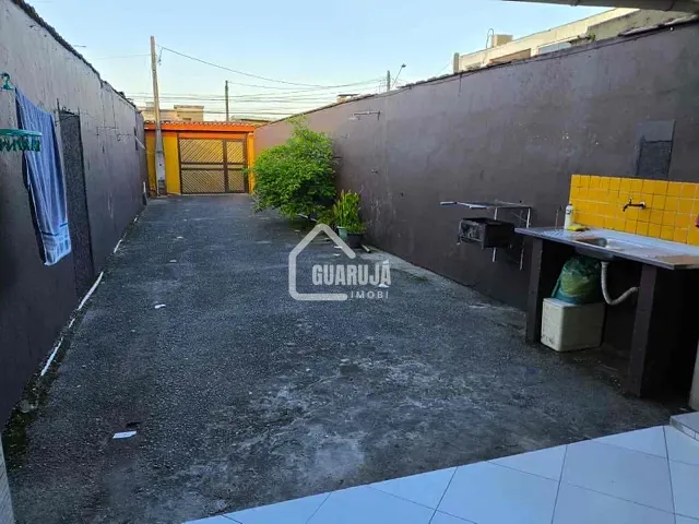 Casa com 60m² 2 quartos e 2 banheiros, para alugar, no bairro Vila Santo Antônio em Guarujá