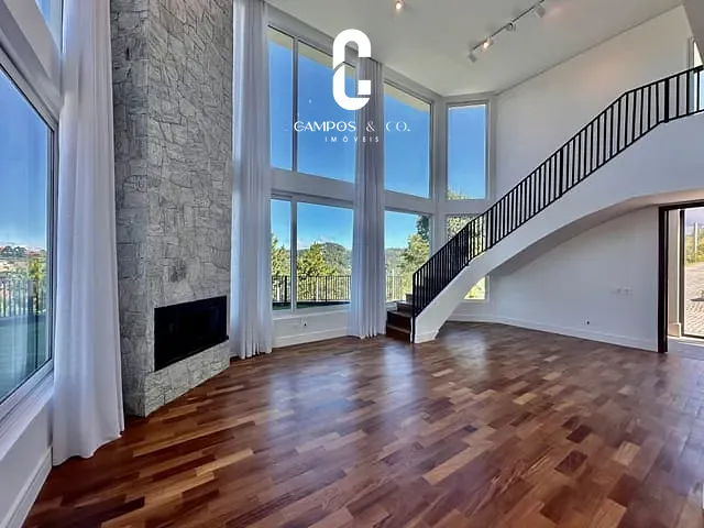 Casa com 1247m² 5 quartos e 6 banheiros, à venda, no bairro Jardim Embaixatriz em Campos Do Jordão