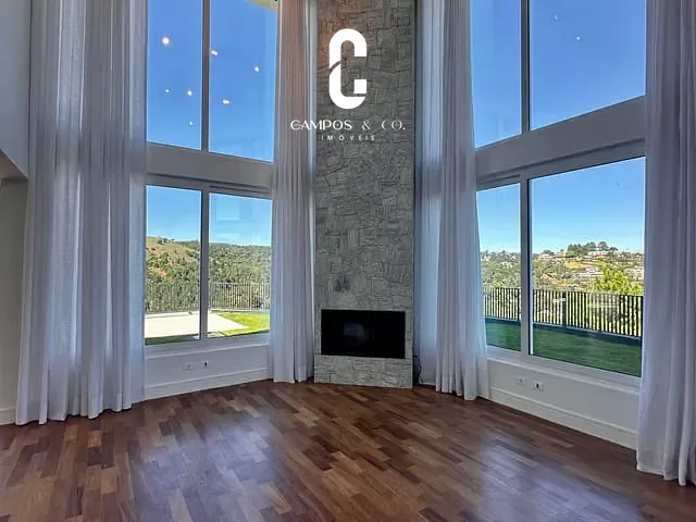 Casa com 1247m² 5 quartos e 6 banheiros, à venda, no bairro Jardim Embaixatriz em Campos Do Jordão