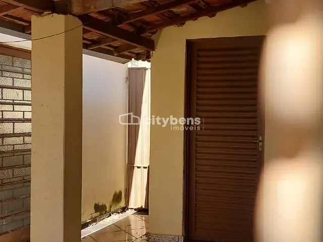 Casa 3 quartos e 1 banheiro, à venda, no bairro Vila Mendonça em Araçatuba
