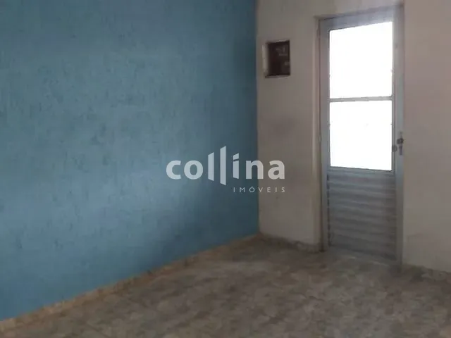 Casa com 200m² 4 quartos e 3 banheiros, à venda, no bairro Vila Silviânia em Carapicuíba