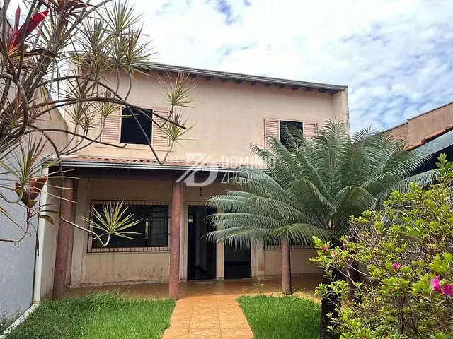 Casa com 360m² 4 quartos e 2 banheiros, à venda, no bairro Vila Militar em Uberaba