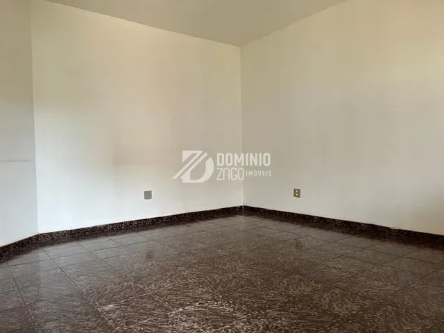 Casa com 360m² 4 quartos e 2 banheiros, à venda, no bairro Vila Militar em Uberaba
