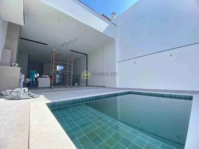 Casa com 216m² 3 quartos e 5 banheiros, à venda, no bairro Jardim Belvedere em Volta Redonda