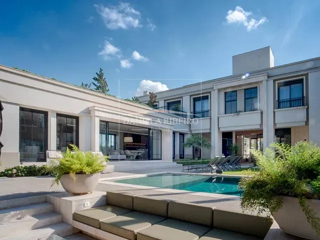 Casa com 1588m² 5 quartos e 8 banheiros, à venda, no bairro Vivendas do Arvoredo em Londrina