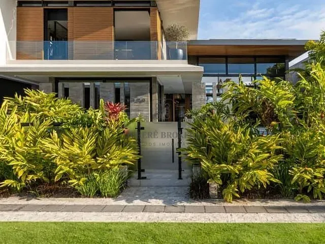 Casa 3 quartos e 6 banheiros, à venda, no bairro Jurerê Internacional em Florianópolis