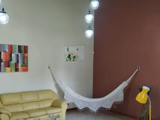 Casa com 450m² 3 quartos e 2 banheiros, à venda, no bairro Silveira da Motta em São José dos Pinhais