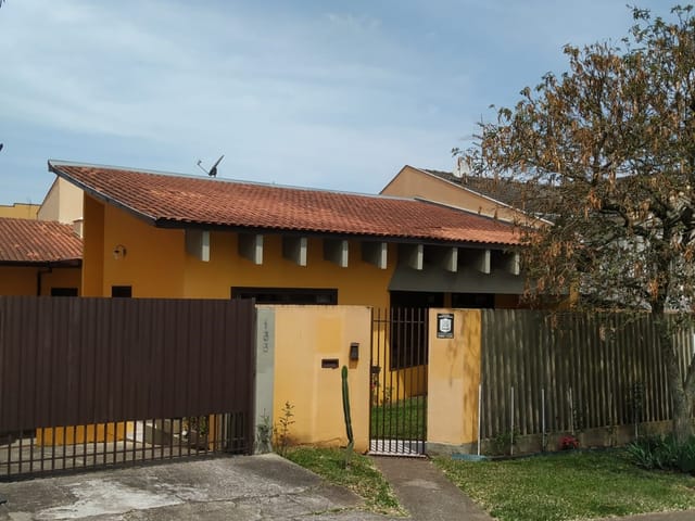 Casa com 450m² 3 quartos e 2 banheiros, à venda, no bairro Silveira da Motta em São José dos Pinhais