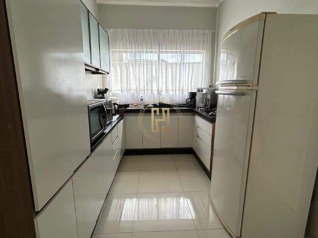 Casa com 275m², à venda, no bairro Loteamento Lírios do Campo em Nova Mutum