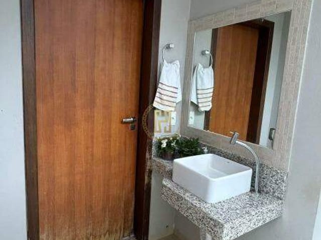 Casa com 275m², à venda, no bairro Loteamento Lírios do Campo em Nova Mutum
