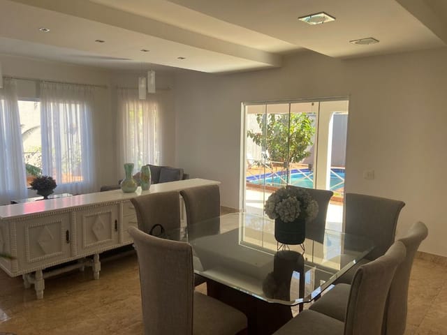 Casa com 530m² 4 quartos e 5 banheiros, à venda, no bairro Alcântara em Londrina