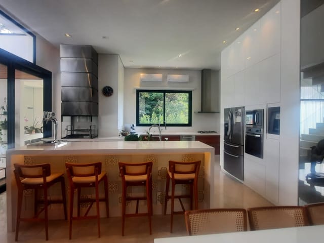 Casa com 1580m² 3 quartos e 5 banheiros, à venda, no bairro Abadia em Louveira