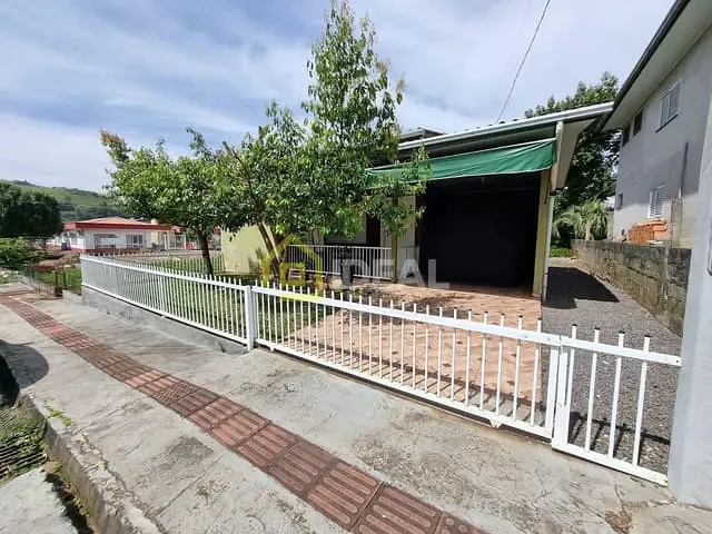Casa 2 quartos e 1 banheiro, à venda, no bairro Petry em Arabutã