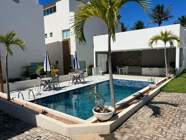 Casa Triplex de Alto Padrão no Condomínio Pirangi Prime