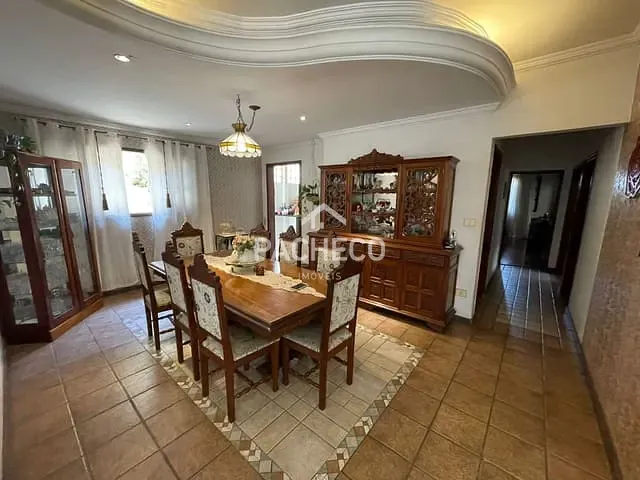 Casa com 300m² 3 quartos e 2 banheiros, à venda, no bairro Centro em Santa Bárbara d'Oeste