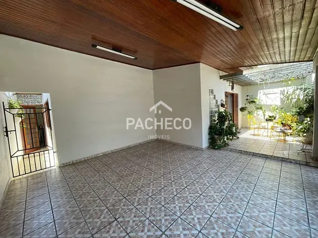 Casa com 300m² 3 quartos e 2 banheiros, à venda, no bairro Centro em Santa Bárbara d'Oeste