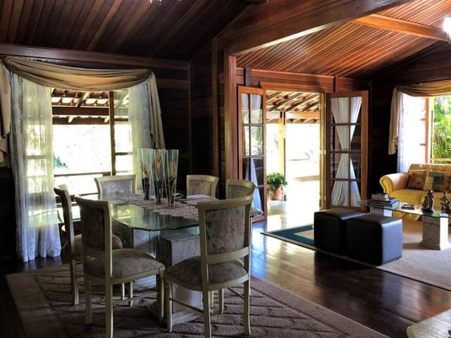 Casa com 1000m² 3 quartos e 5 banheiros, à venda, no bairro Granja Viana II em Cotia