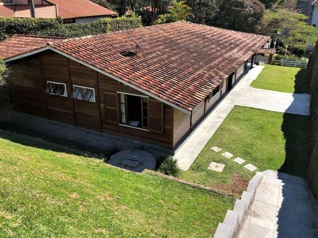 Casa com 1000m² 3 quartos e 5 banheiros, à venda, no bairro Granja Viana II em Cotia