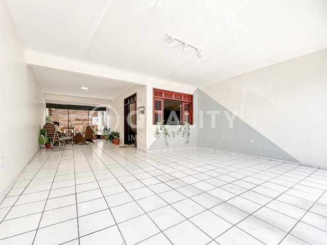 Casa com 264m² 5 quartos e 4 banheiros, à venda, no bairro São Gerardo em Fortaleza