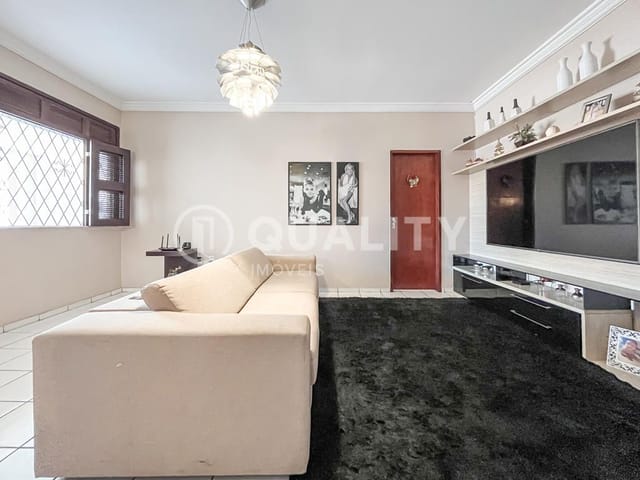 Casa com 264m² 5 quartos e 4 banheiros, à venda, no bairro São Gerardo em Fortaleza