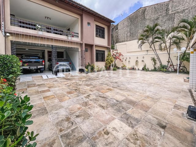Casa com 264m² 5 quartos e 4 banheiros, à venda, no bairro São Gerardo em Fortaleza