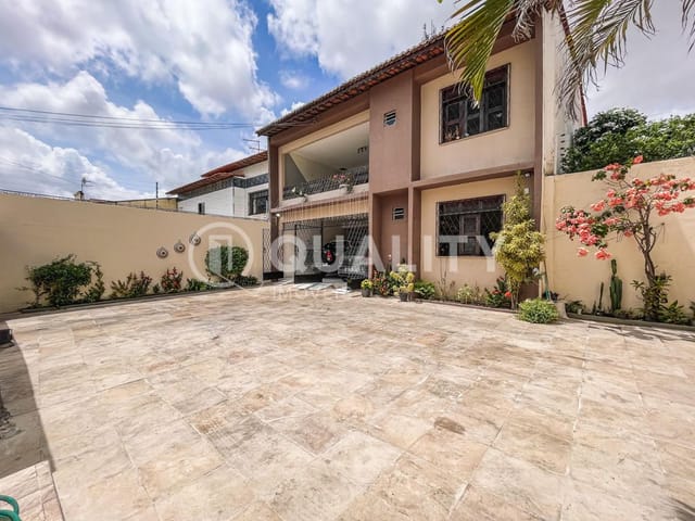 Casa com 264m² 5 quartos e 4 banheiros, à venda, no bairro São Gerardo em Fortaleza