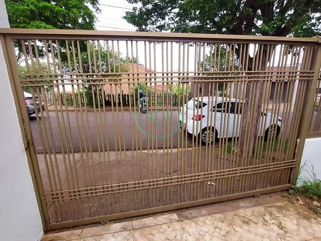 Casa com 250m² 3 quartos e 2 banheiros, à venda, no bairro Jardim Colúmbia D em Londrina