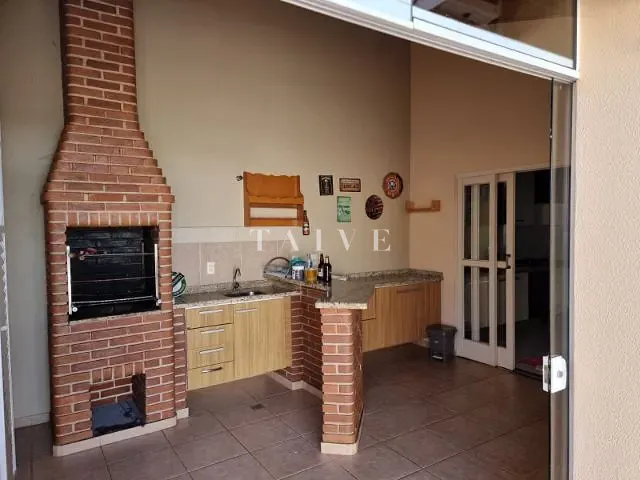 Casa com 250m² 4 quartos e 4 banheiros, à venda, no bairro Aragarça em Londrina