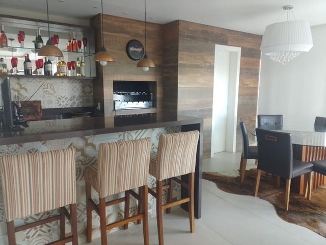 Foto do Casa - Casa à venda no Lagos de São Gonçalo, Areal - 330 m², 3 quartos (sendo 2 suítes), lareira, área gourmet com piscina e garagem. | UP Imóveis