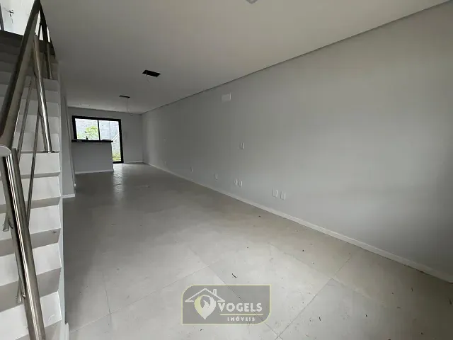 Casa 2 quartos e 3 banheiros, à venda, no bairro Jardim das Tulipas em Holambra