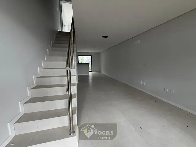 Casa 2 quartos e 3 banheiros, à venda, no bairro Jardim das Tulipas em Holambra