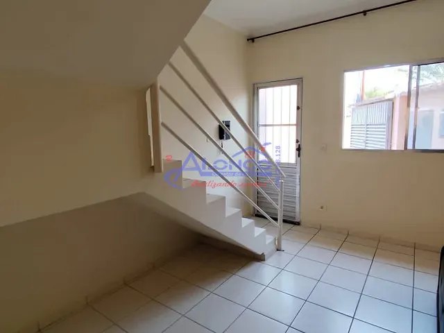 Casa 2 quartos e 1 banheiro, à venda, no bairro Jardim Santa Marina em Jacareí