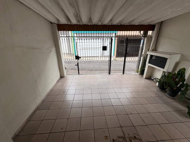 Casa 2 quartos e 2 banheiros, à venda, no bairro Parque Novo Oratório em Santo André