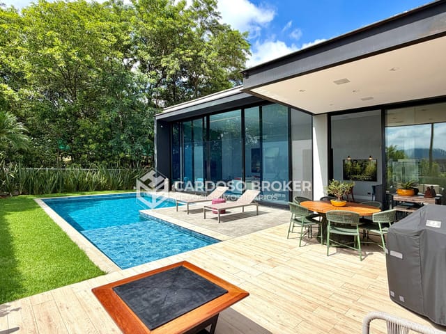 Casa com 554m² 4 quartos e 6 banheiros, à venda, no bairro Tamboré em Santana de Parnaíba