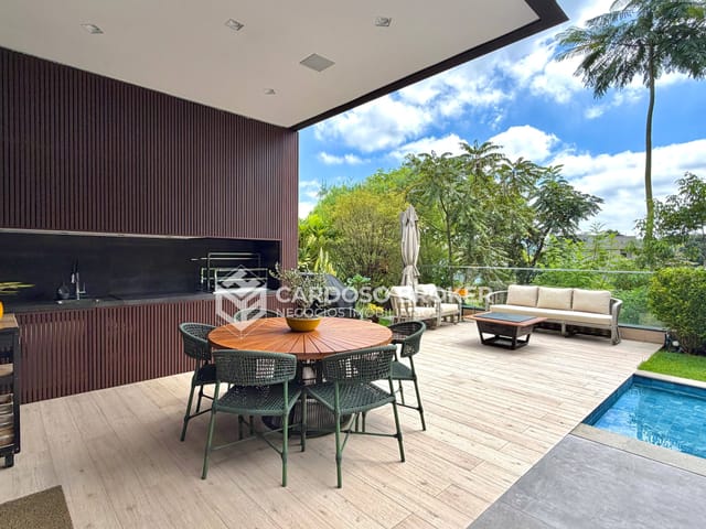 Casa com 554m² 4 quartos e 6 banheiros, à venda, no bairro Tamboré em Santana de Parnaíba